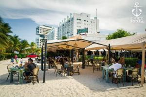 CARlBE Beachfront 2BDR with pool by Casa Paraiso