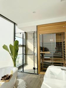 Sakura Homestay - Landmark Ecopark