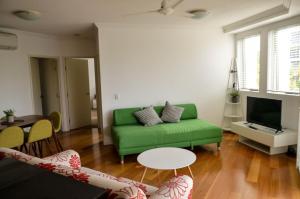 Spacious 2 bedroom apartment next to the river