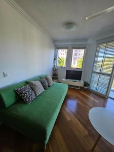 Spacious 2 bedroom apartment next to the river