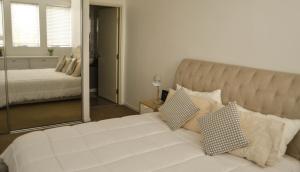 Spacious 2 bedroom apartment next to the river