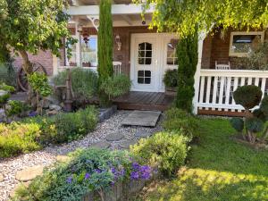 ZWITSCHERNEST Stilvolle helle Ferienwohnung Gästezimmer Monteurwohnung für 1 bis 6 Personen 3 Zimmer 60 qm