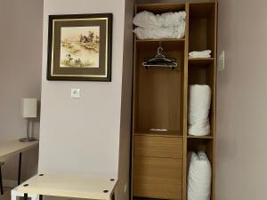 1 Aprt & 5 Stylish Hotel Rooms, Comfort & Convenience Combined
