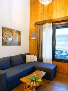 Kartalia wooden maisonette