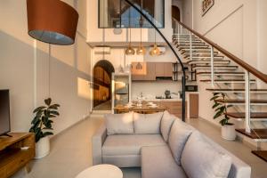 Garita - New Sleek 2BR Canggu Villa, 10 Mins to Beach Life!