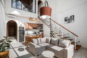 Garita - New Sleek 2BR Canggu Villa, 10 Mins to Beach Life!