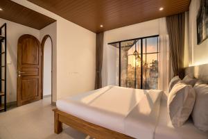 Garita - New Sleek 2BR Canggu Villa, 10 Mins to Beach Life!