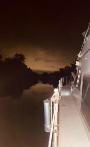 Bateaux Bateau Peniche a quai 6 couchages : photos des chambres
