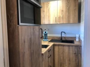 Appartements Studio 25 m2 Le Jasmin centre-ville, parking et balcon : photos des chambres