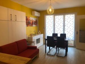 Appartements Studio 25 m2 Le Jasmin centre-ville, parking et balcon : photos des chambres