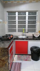 stoberi cekelat homestay
