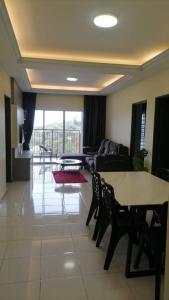 stoberi cekelat homestay