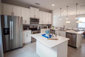 Encore Resort 6 Bedroom Vacation Home with Pool (2102)