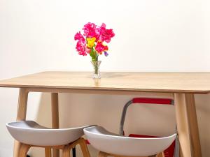 Casa Lava, Perfect for Biz Travelers, Fast Wifi with Workstation and Netflix, Swimming Pools