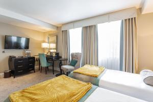 Standard Twin Room room in Best Western Plus Swan Hotel