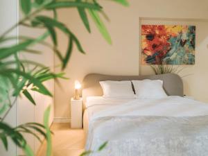 Oldtown Central Oasis --- Self Check in --- Metro Station at 1min --- Secured parking nearby---