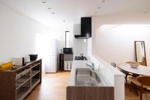 LIRI Kasumi 和モダンな一軒家 JR弁天町駅3分 USJ 梅田 大阪城 本町へ直通