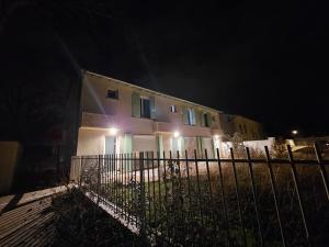 Appartements Le Loft de Genas - la Bastide, le Chalet, le Loft, le Mas, la Paillote : photos des chambres