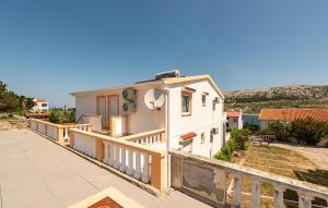 Nice Apartment In Pag With Wifi