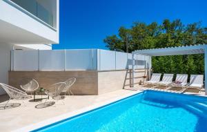 Amazing Home In Linardici