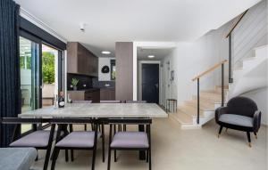 Amazing Home In Linardici