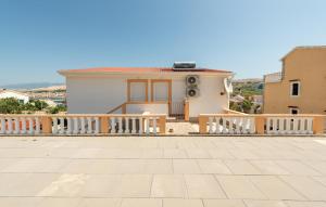 2 Bedroom Nice Apartment In Pag