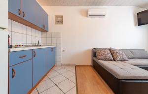 2 Bedroom Nice Apartment In Pag