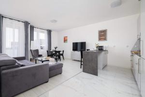 Fabryczna Modern Apartment with Balcony & Parking in Cracow by Noclegi Renters