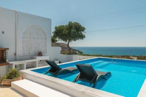 Luxury Rooftop Villa with Private Pool in Milos, 3 Bedrooms