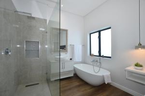 Caracal 54 Overnight for 2