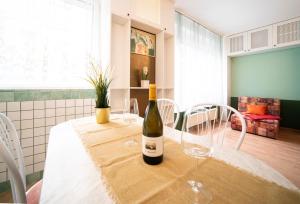 Free Parking - Little Urban Hideaway - Wifi, AC