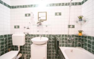 Free Parking - Little Urban Hideaway - Wifi, AC