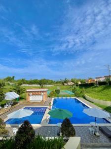 Hillview Apt w Pool Access - Free Wifi