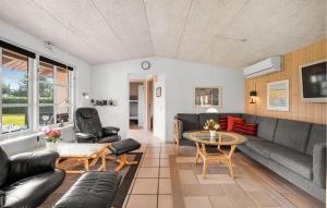 Gorgeous Home In Tarm With Wifi