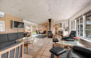 Gorgeous Home In Tarm With Wifi