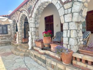 Saltos Apartment 1 - Serene Pool & Garden Escape