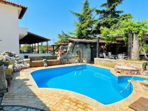 Saltos Apartment 1 - Serene Pool & Garden Escape