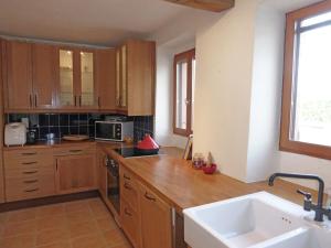 Luxurious Villa in Cazaubon with Swimming Pool