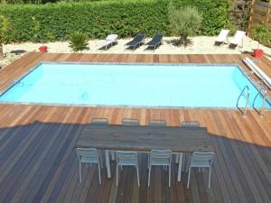 Luxurious Villa in Cazaubon with Swimming Pool