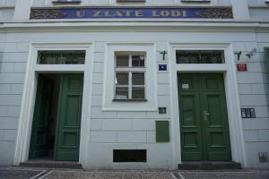 Central two floor flat by Charles Bridge