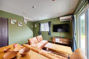 CODE ROOMS OKINAWA 今帰仁の貸切宿 チェックイン13時から可 チェックアウト12時まで BBQと自然を満喫 美ら海水族館 ジャングリア沖縄まで車で20分 最大8名ok