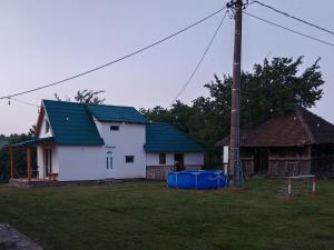 Vila Dobrila, Tenis kućica