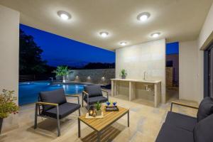 Villa Palma Dorada by Istrialux