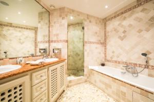 Hotels Hotel Byblos Saint-Tropez : Chambre Double Classique