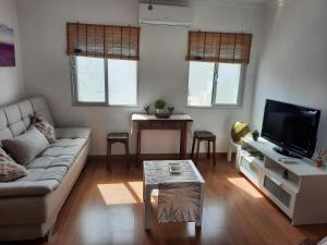 Apto a 2 minutos de playa.