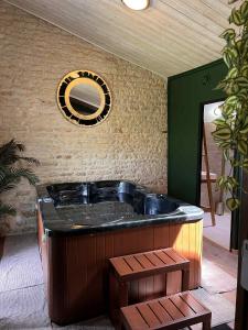 Maisons de vacances Gite de charme romantique avec Spa privatif l-Echappee bulles : Maison de Vacances