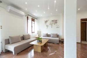Luxury, entire, 2-10 person apartment in ilioupoli