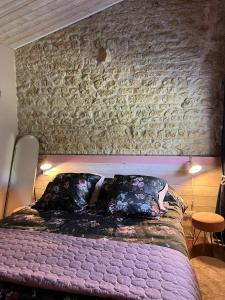 Maisons de vacances Gite de charme romantique avec Spa privatif l-Echappee bulles : photos des chambres