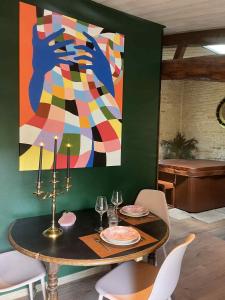 Maisons de vacances Gite de charme romantique avec Spa privatif l-Echappee bulles : photos des chambres