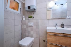 Apartments by the sea Martinscica, Cres - 22582